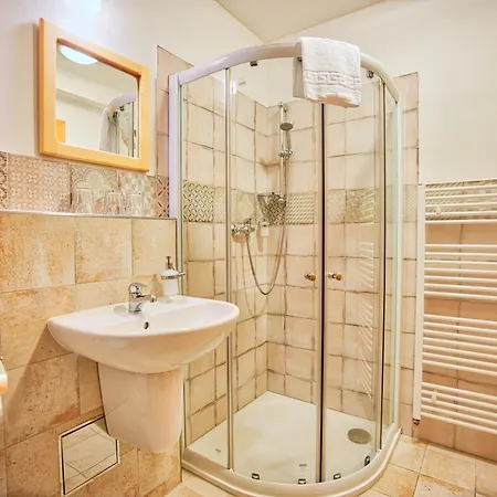 Pivnice - Jitravsky Dvorec Han/Misafirhane Rynoltice